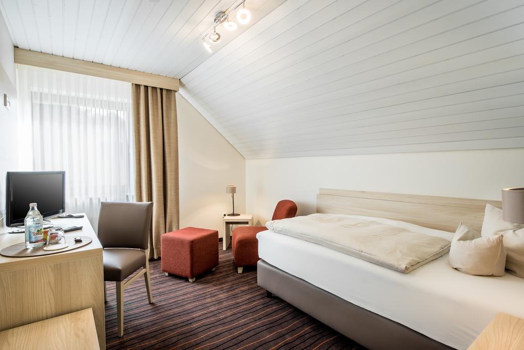 Business Class Hotel Haeckermuehle Tiefenbronn Luaran gambar