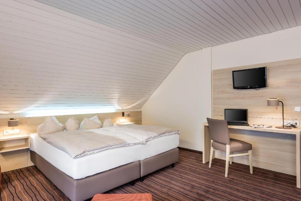 Business Class Hotel Haeckermuehle Tiefenbronn Luaran gambar